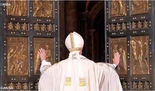 Pope Francie openning the door